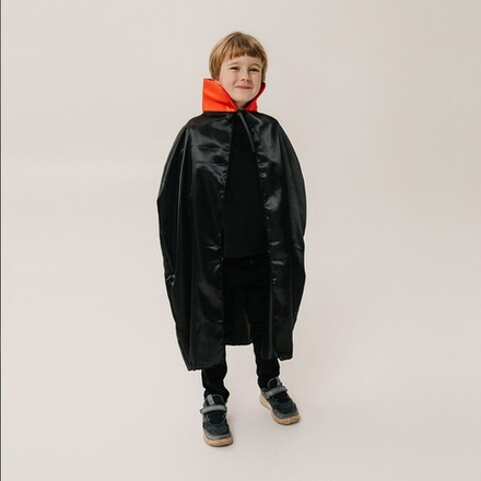 Карнавальный костюм «Кровожадный вампир»: плащ и зубы