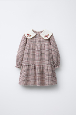ZARA ПЛАТЬЕ В КЛЕТКУ С ВЫШИТЫМ ВОРОТНИКОМ, ТЕМНО-РОЗОВЫЙ