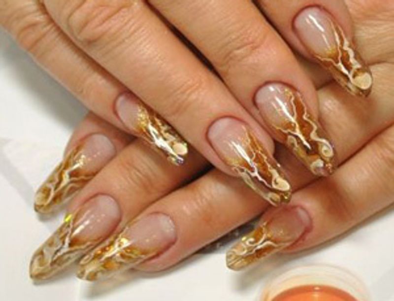 Сладкий плен янтаря. Витражный гель в дизайне и наращивании ногтей