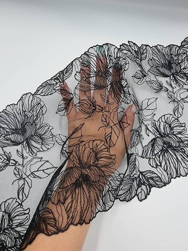 Вышивка на сетке чёрная К783