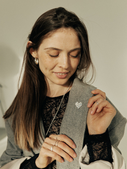 брошь сердце змейка рубика