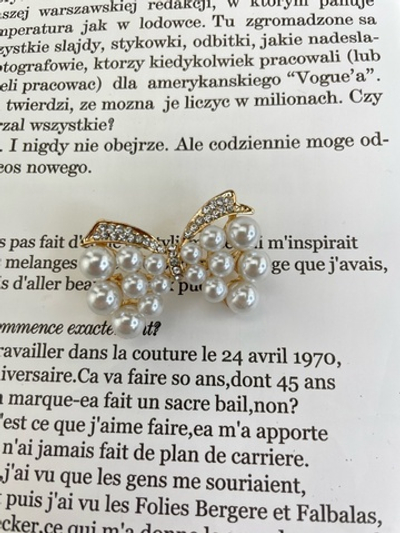 БАНТ ИЗ БУСИН - Брошь 4х3см (1210 Евгения)