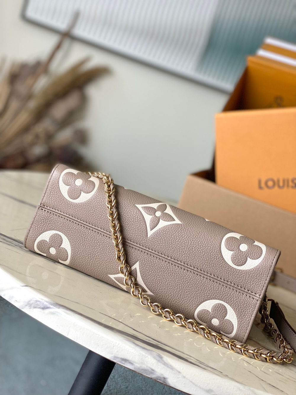 Louis Vuitton Onthego East West