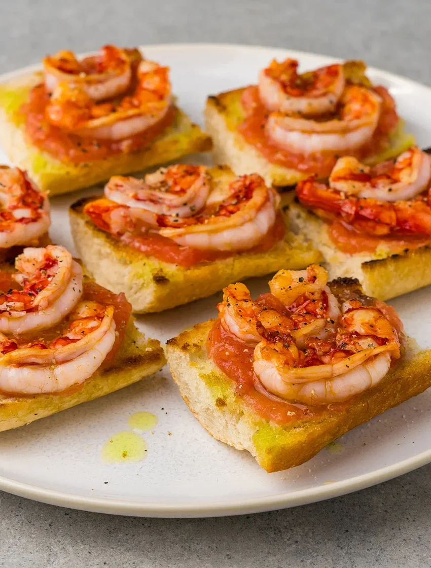 Пан кон томате с креветками