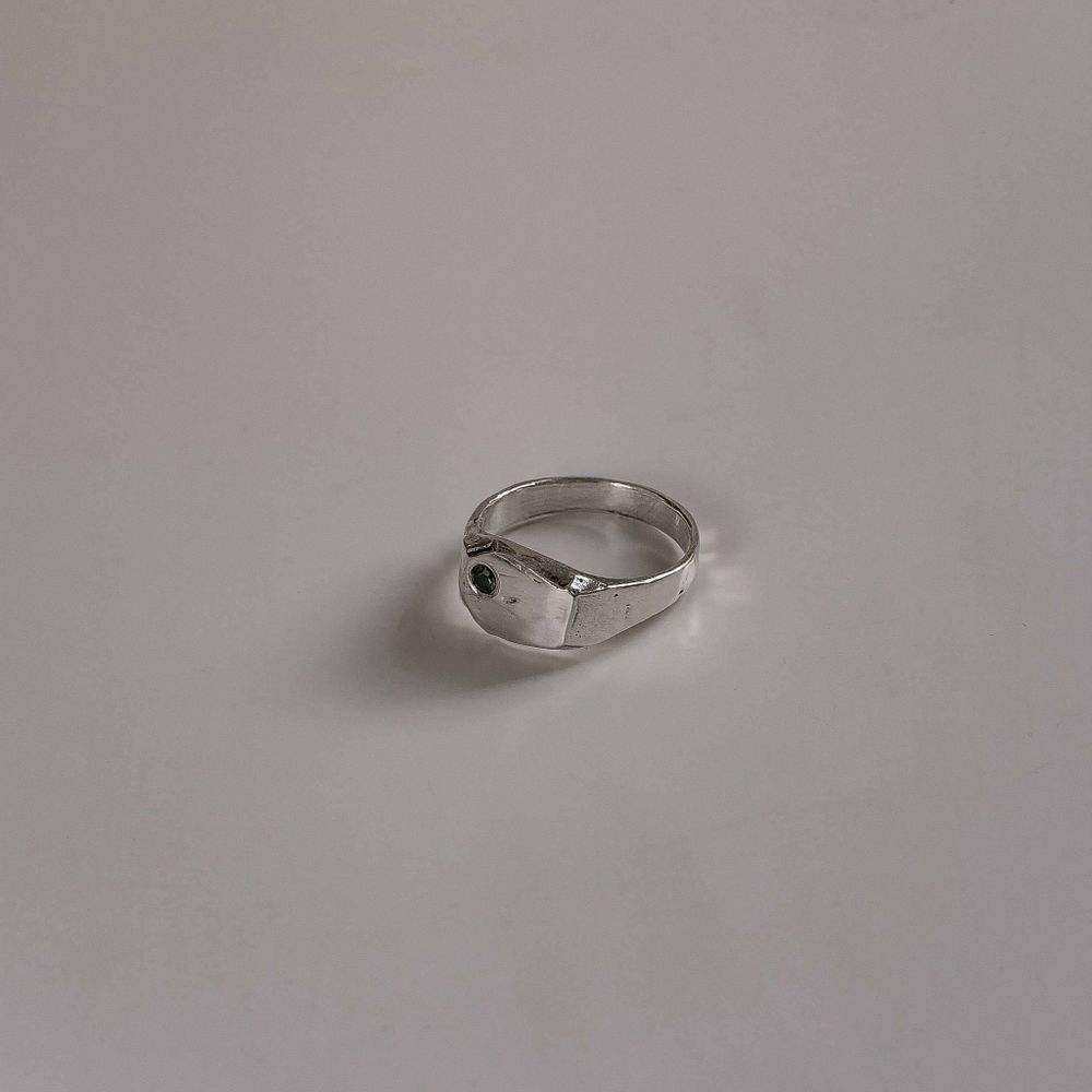 Кольцо печатка Mole со шпинелью