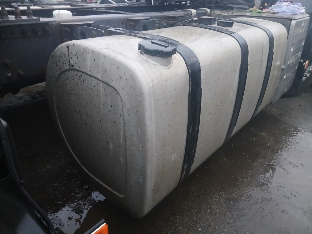 Бак топливный 610L