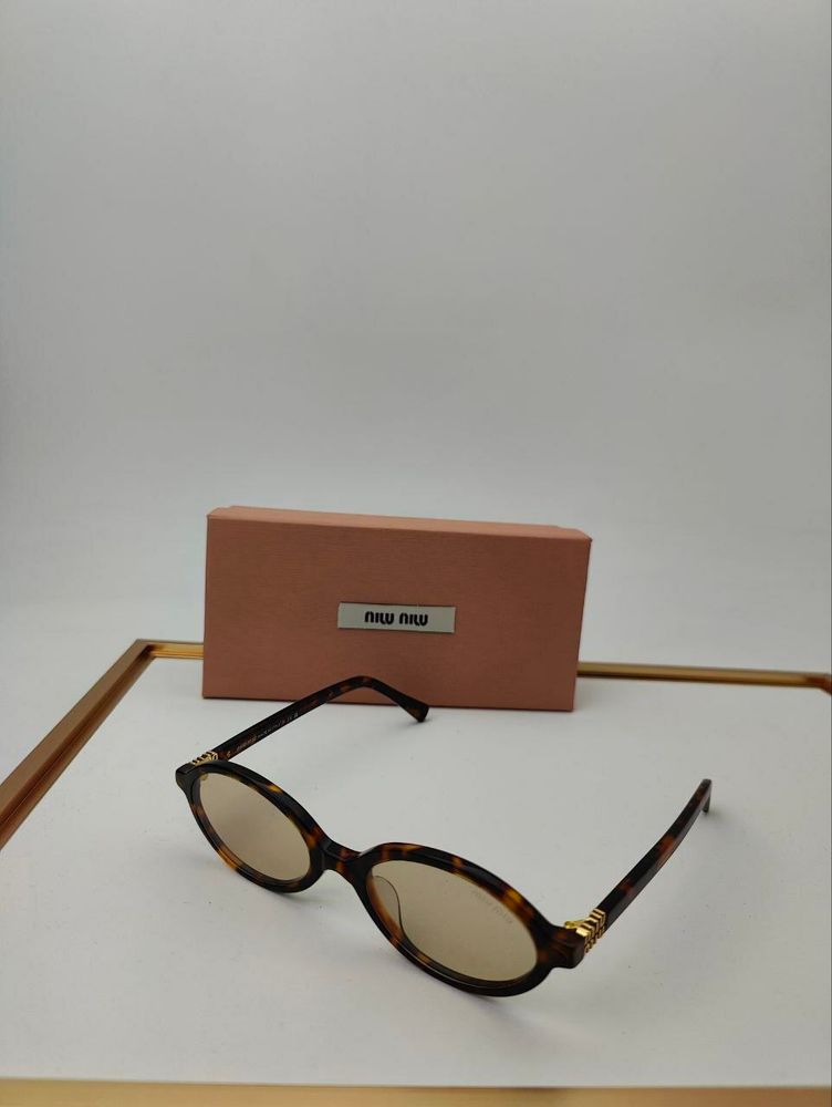 Солнцезащитные очки MIU MIU