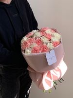 Розовые и белые диантусы в оформлении