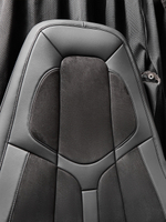 Чехлы Люкс VOLVO FH-13 после 2018 года: водитель от сиденья, пассажир от стойки кабины (один вырез под ремень) (экокожа, черный, черная вставка)