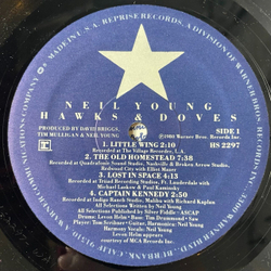 Винтажная виниловая пластинка LP Neil Young Hawks and Doves (USA 1980) (Promo)