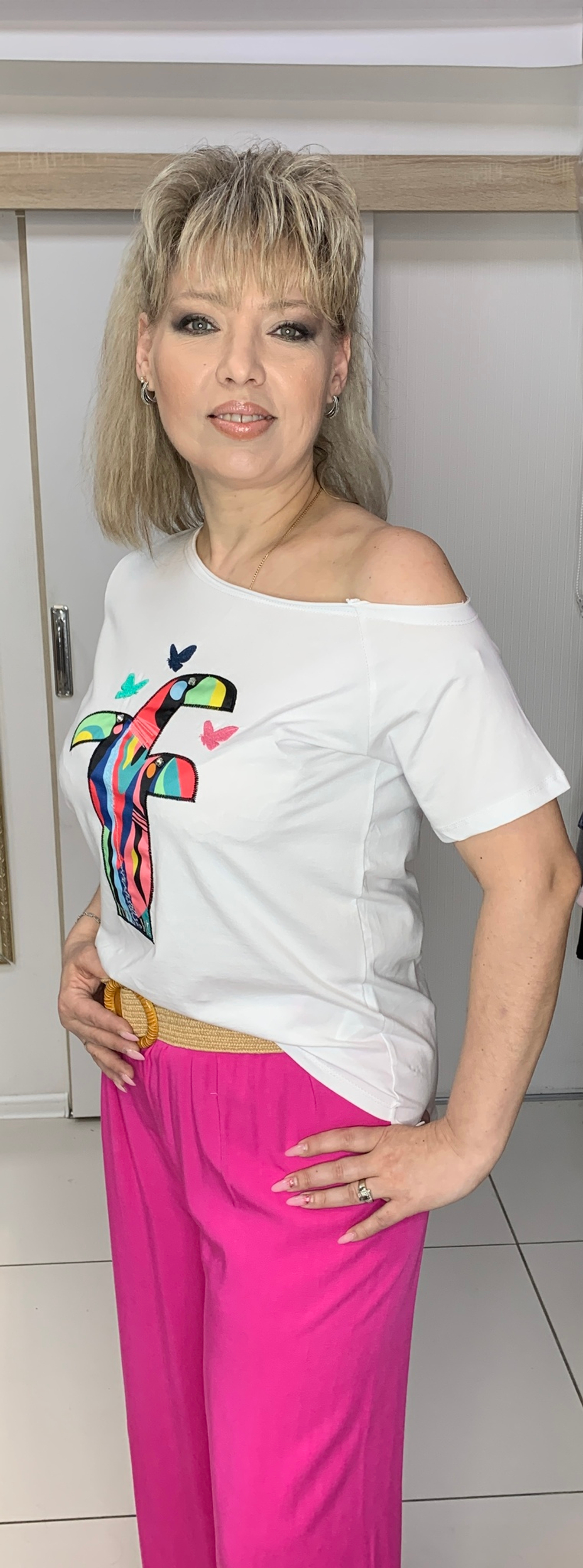 Блузон-футболка  с открытым плечиком