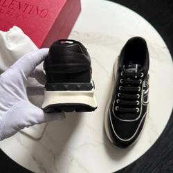 Кроссовки Valentino