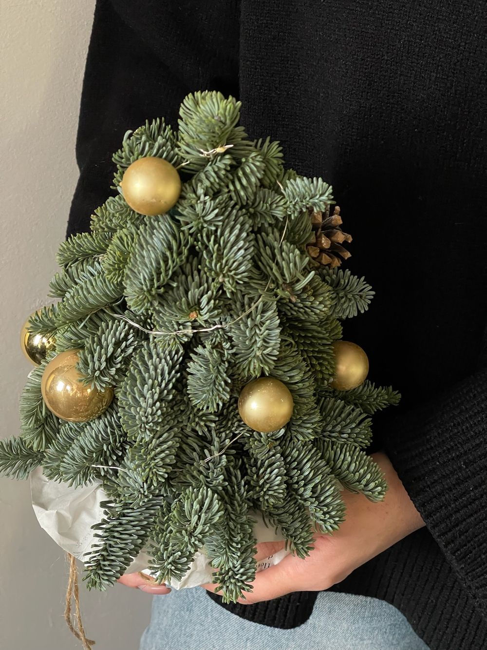 Елочная композиция h25см - в золотых оттенках с гирляндой