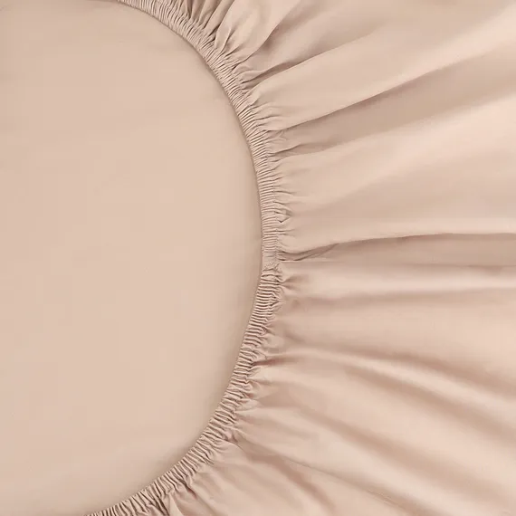 Простыня на резинке из премиального сатина бежевого цвета из коллекции essential,  180х200х30 см