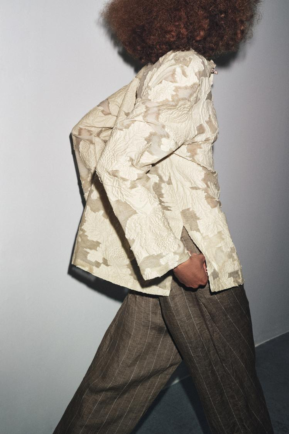 ZARA ЖАККАРДОВОЕ КИМОНО С ЦВЕТАМИ LIMITED EDITION, РЫЖЕВАТО-КОПИЧНЕВЫЙ