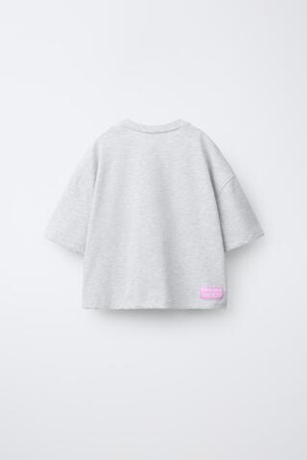 ZARA ФУТБОЛКА В СТИЛЕ ПРЕППИ С НАДПИСЬЮ, СЕРЫЙ МЕЛАНЖ