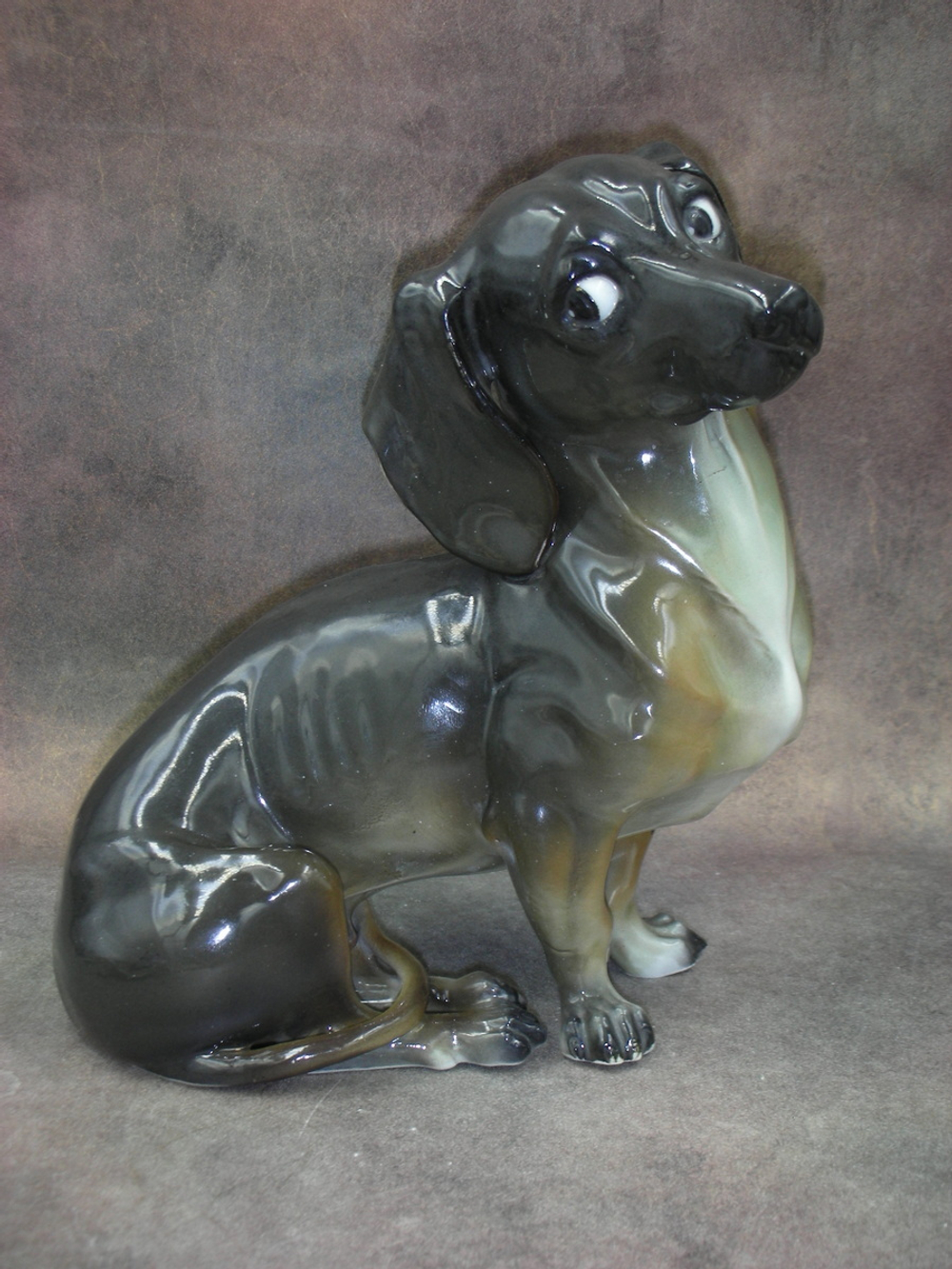 Статуэтка. Фарфор. Собака Такса. Sitzendorf. Германия