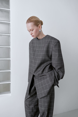 Блейзер из шерсти серый в клетку