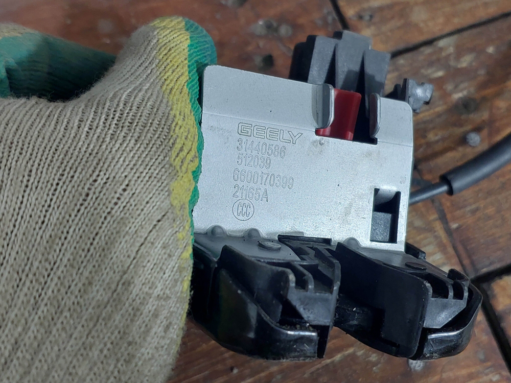 Замок багажника Geely Atlas Pro 21-нв Б/У Оригинал 6600170399