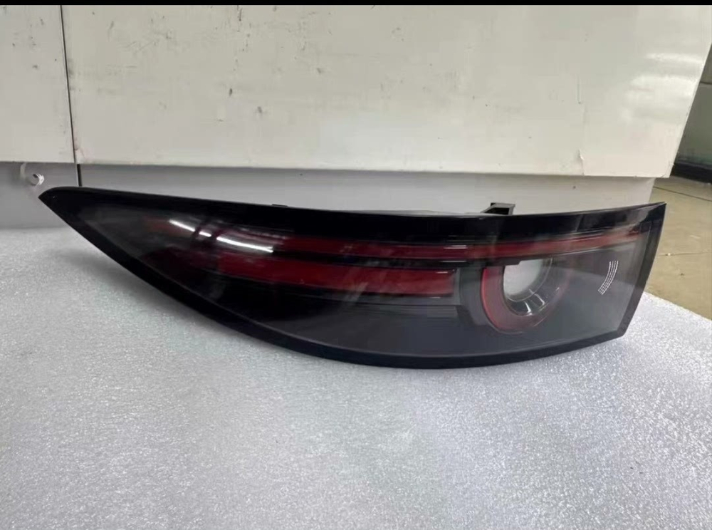 Задний фонарь Mazda EZ6 оригинал, левый и правый