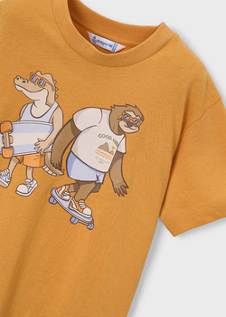 две футболки с шортами