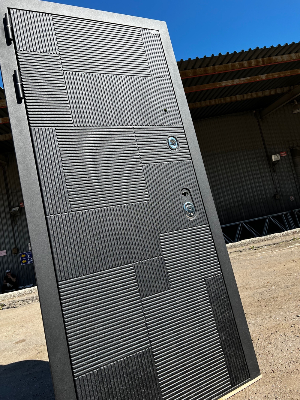 Дверь входная Лабиринт PAZL 03 - Орех премиум металлическая