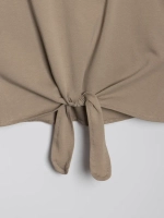 Бежевый костюм для девочки на лето в горошек