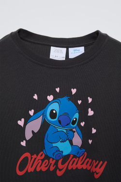 ZARA ФУТБОЛКА С ПРИНТОМ «ЛИЛО И СТИЧ» © DISNEY, АНТРАЦИТОВО-СЕРЫЙ