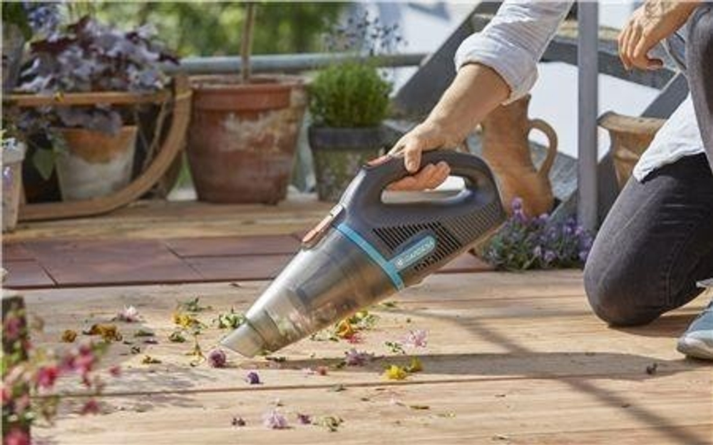 Пылесос аккумуляторный GARDENA EasyClean Li (с кронштейном) 09340-20.000.00
