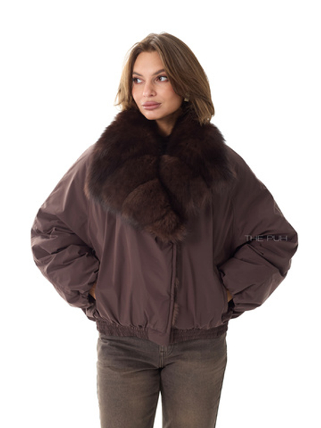 Шоколадная парка с меховым воротником-стойкой
