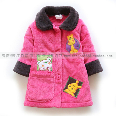 Халат с контрастными манжетами и аппликациями зверей