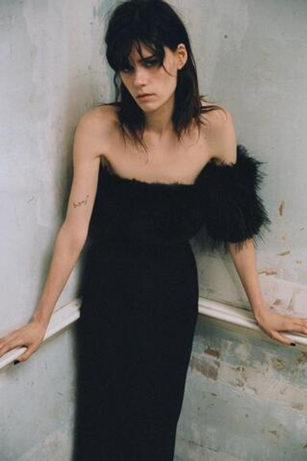 ZARA ПЛАТЬЕ МИДИ С ДЕТАЛЬЮ ИЗ ИСКУССТВЕННОГО МЕХА, ЧЕРНЫЙ