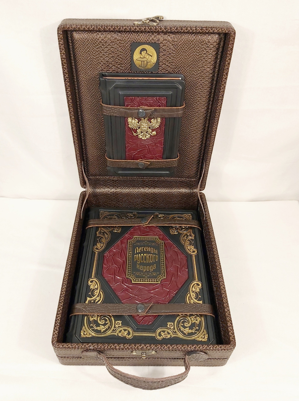 Набор из кожи в кейсе "Легенды русского народа " книга+ежедневник