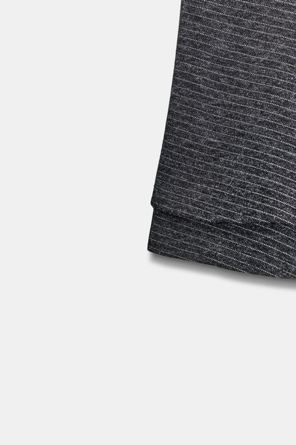 ZARA МИНИ-ЮБКА В ПОЛОСКУ С ОБОРАМИ, СЕРЫЙ