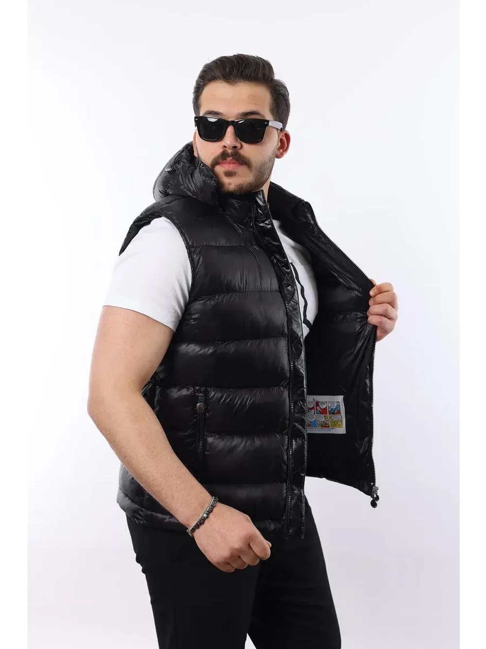 Жилет с капюшоном безрукавка утепленная