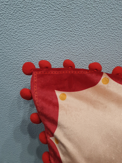 Подушка бархатная с красной лошадкой