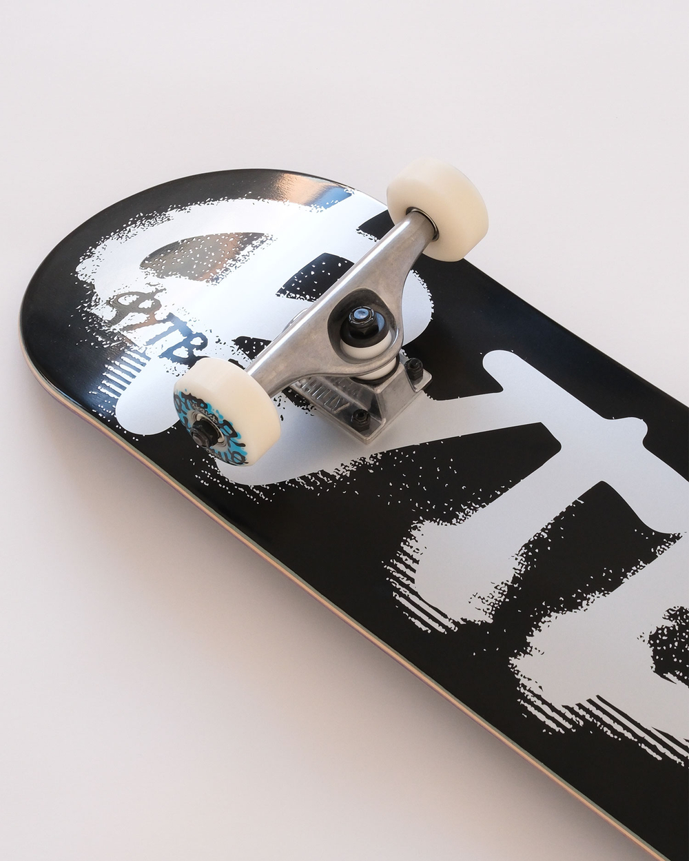 Скейтборд Футворк Лого Неон Серебро 8.125”