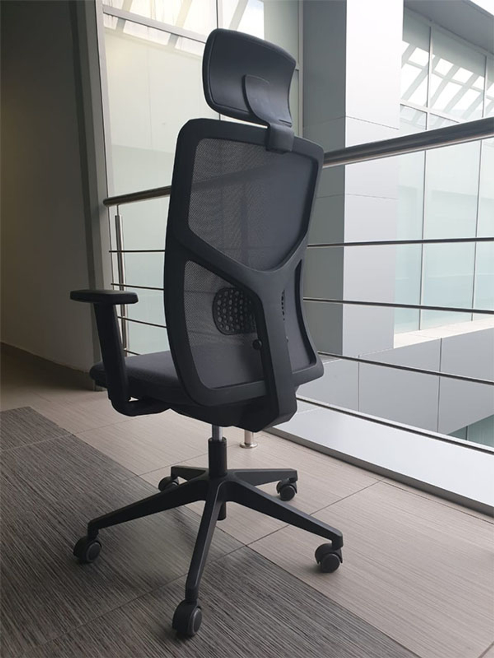 Delia кресло операторское со спинкой-сеткой на пятилучие