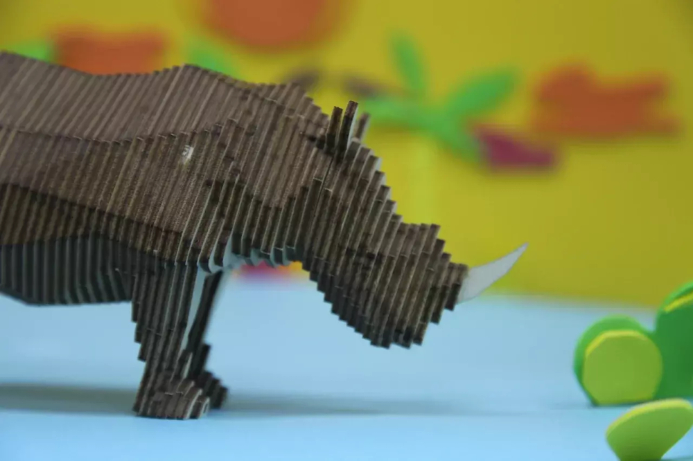 Деревянный конструктор UNIWOOD Носорог с набором карандашей