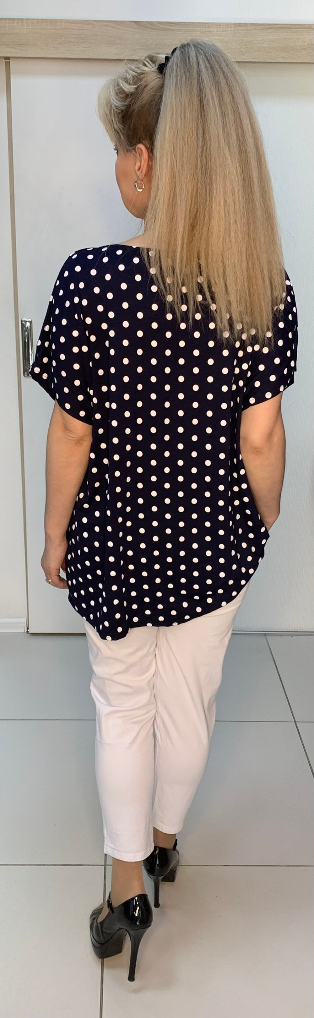 Темно-синяя туника-футболка с белым горохом