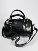 Женская сумка-саквояж из натуральной кожи черного цвета