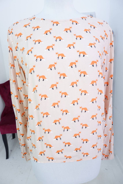 Блузка ТВОЕ из вискозы со стильными лисичками 48 размер
