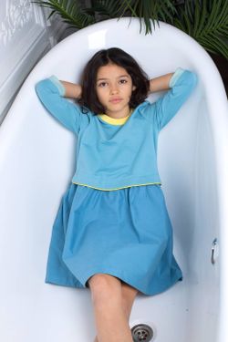 Голубое платье с кантом