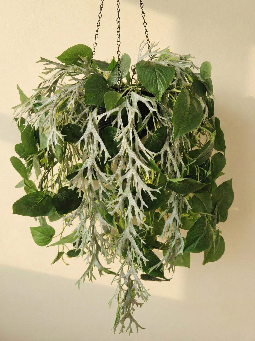 Искусственные растения Олений Рог и Сциндапсус в подвесном кашпо