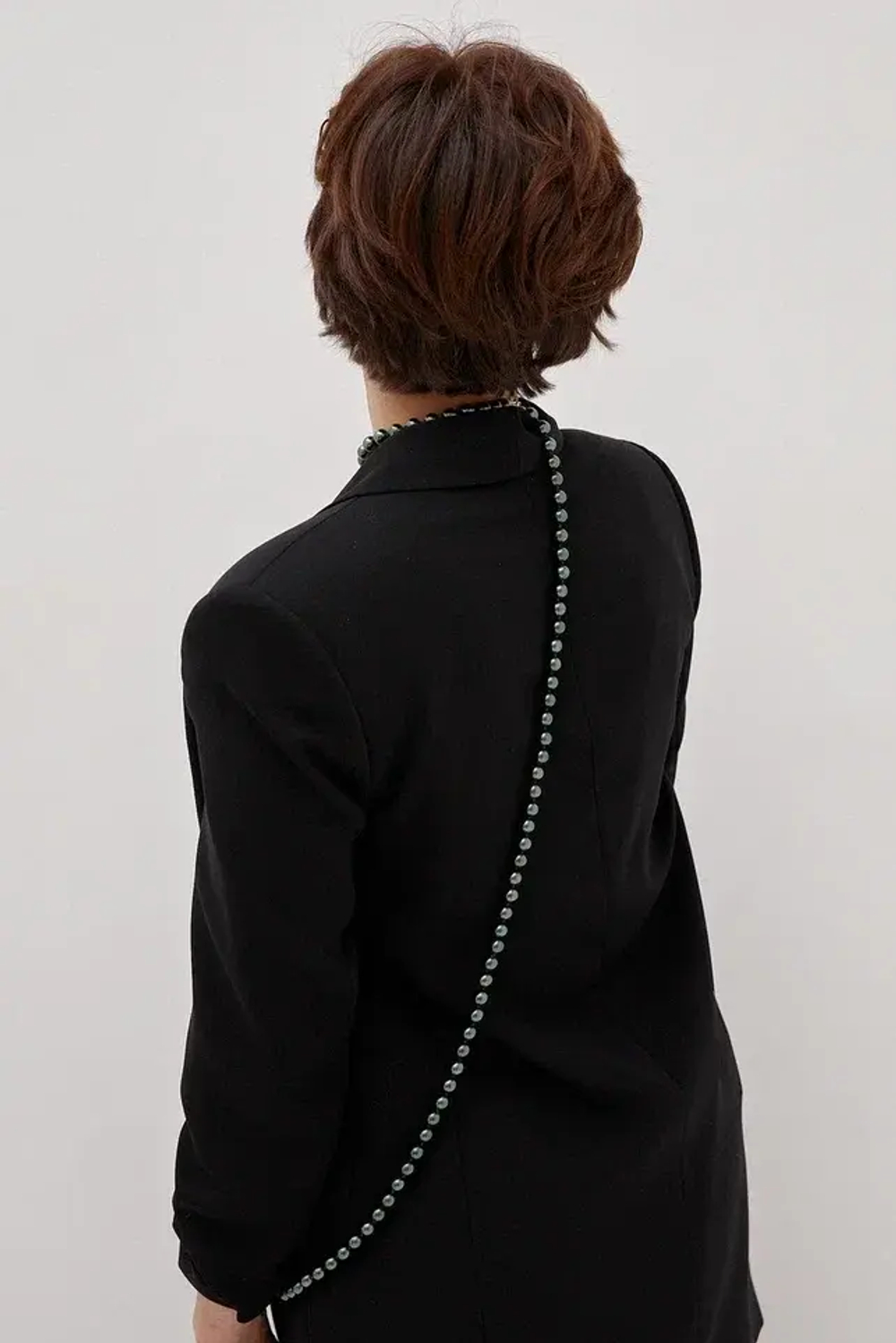 Нить 160 см темно-зеленого жемчуга Swarovski диаметром 1 см с золотой застежкой из цирконов