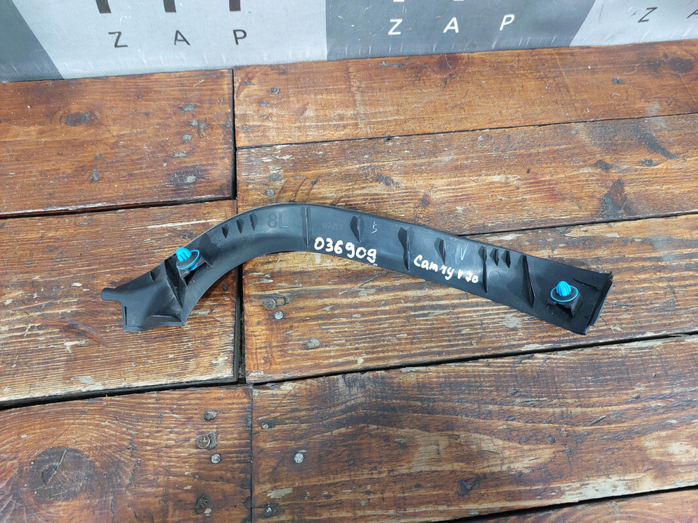 Накладка проема багажника левая (водосток) Toyota Camry (XV70) 17-нв Б/У Оригинал 6457233060