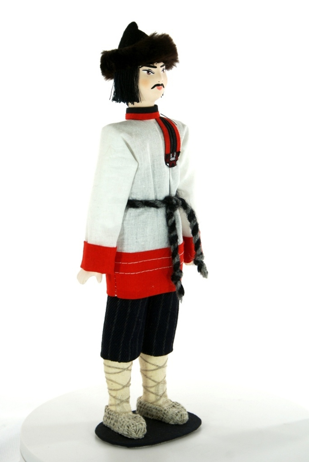 Кукла интерьерная. В мужском повседневном традиционном костюме (стилизация). К.19 - н.20 в. Мордовия.