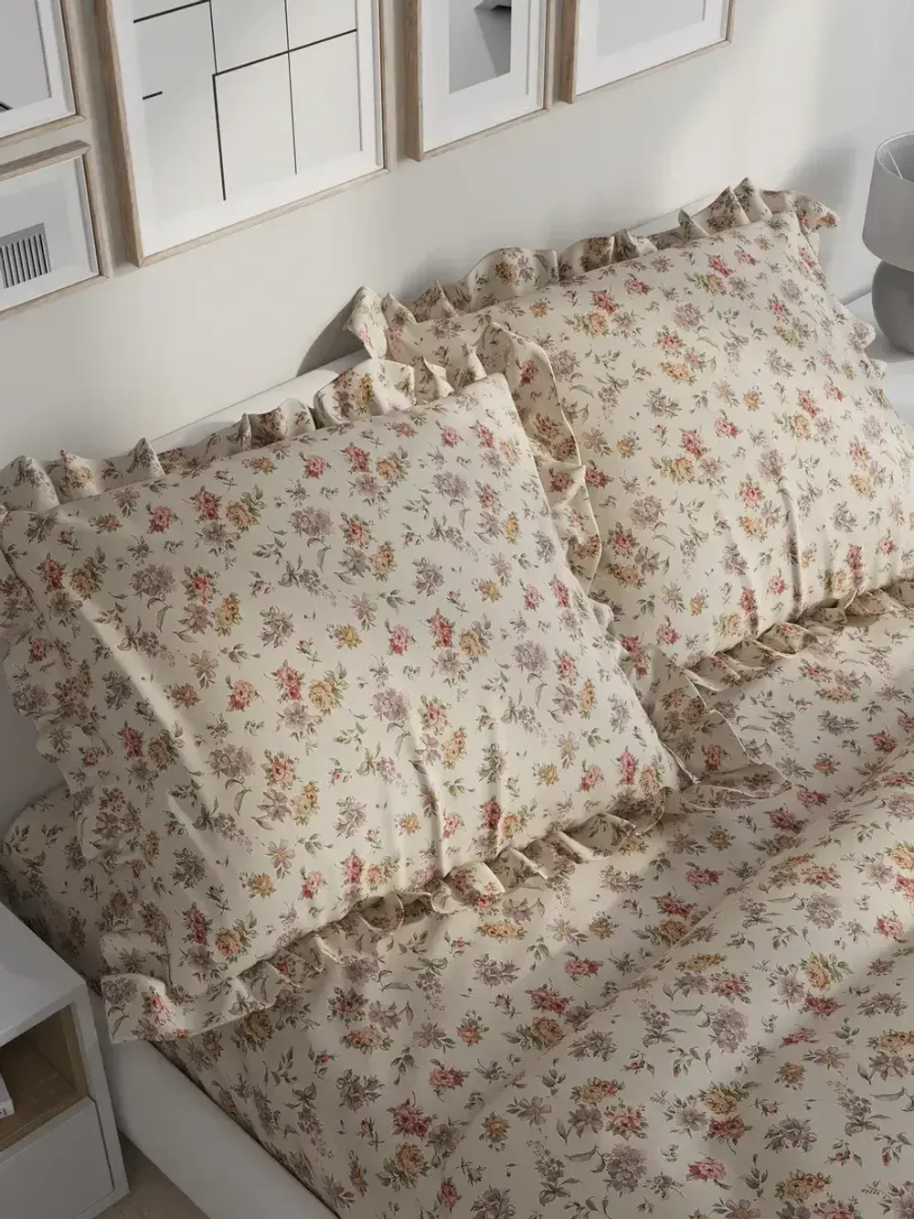 Декоративная наволочка с рюшами, оборками "Виктория" 70х70 см, 1 шт, без молнии