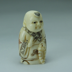 Нэцкэ Молодой монах с четками