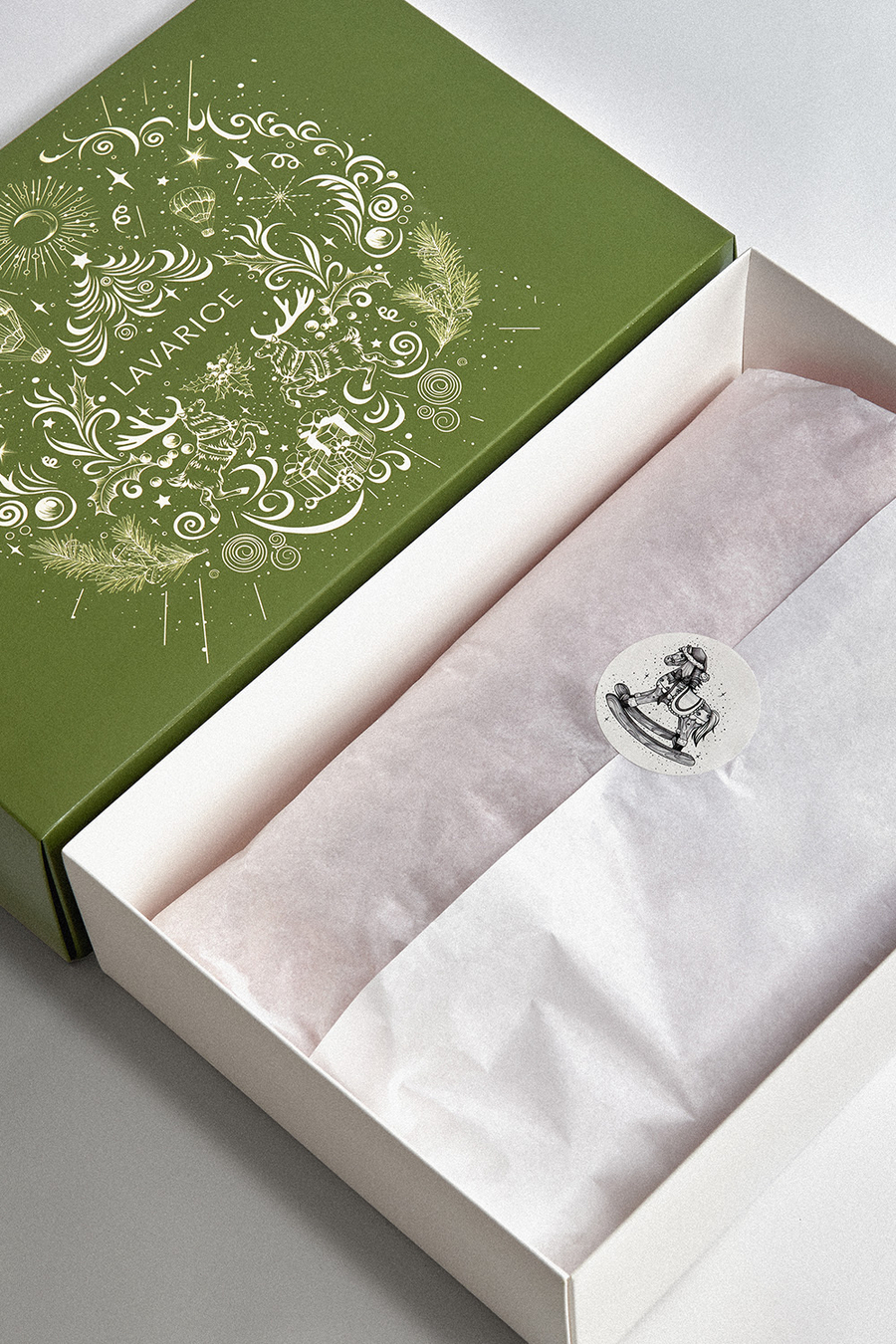 Подарочная коробка прямоугольная